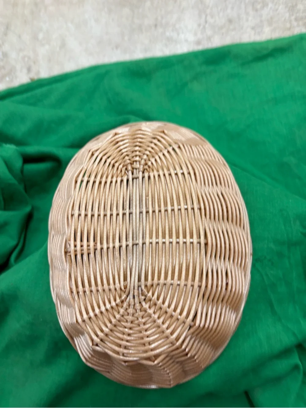 N/A oval wicker